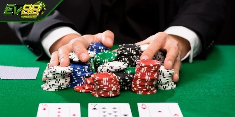 Nắm vững luật chơi bài Poker là yếu tố đầu tiên quyết định tỷ lệ thắng